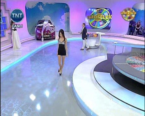 Cansu Taşkın ultra minisiyle Çarkıfelek'te - Resim 26