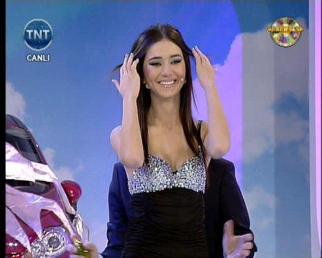Cansu Taşkın ultra minisiyle Çarkıfelek'te - Resim 11