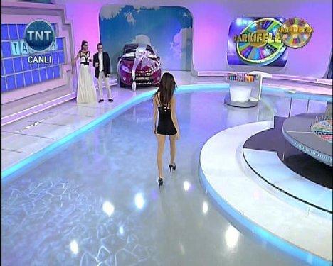 Cansu Taşkın ultra minisiyle Çarkıfelek'te - Resim 29