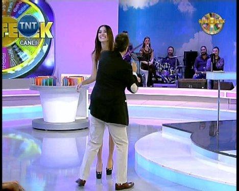 Cansu Taşkın ultra minisiyle Çarkıfelek'te - Resim 36