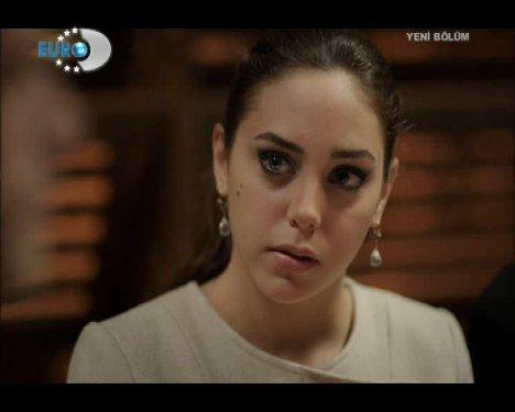 Kuzey saz çalıp türkü söyledi