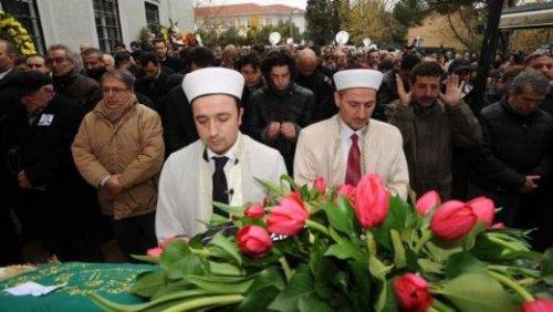 Ali Taran'ın eski eşi son yolculuğuna uğurlandı - Resim 16