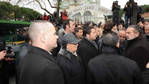 Ali Taran'ın eski eşi son yolculuğuna uğurlandı - Resim 6