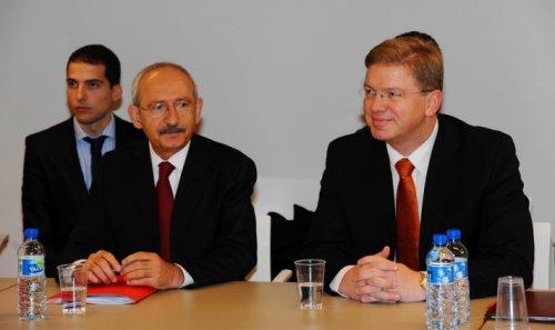 Sosyalist kongrede AK Parti övgüsü Kılıçdaroğlu'nu çileden çıkarttı - Resim 1