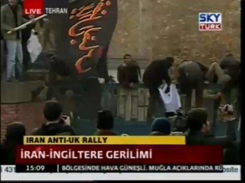 İran'da İngiliz Büyükelçiği'ne baskın