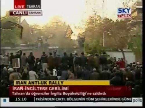 İran'da İngiliz Büyükelçiği'ne baskın