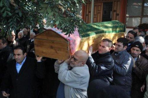 Önder Bekensir Demet Akalın'ı kötü gününde yalnız bırakmadı