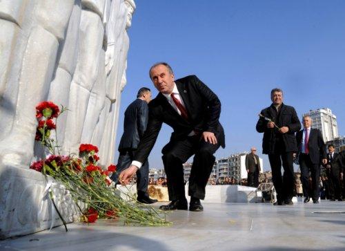 İzmir'de Balbay için 1000 karanfil eylemi  - Resim 4