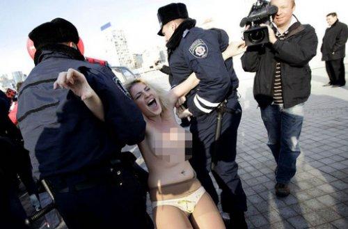 FEMEN UEFA'ya karşı - Resim 1