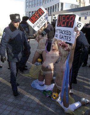 FEMEN UEFA'ya karşı - Resim 8