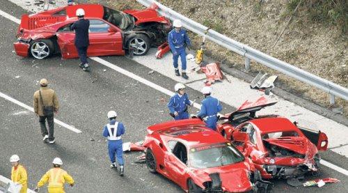 8 Ferrari birbirine girdi