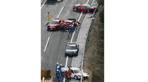 8 Ferrari birbirine girdi