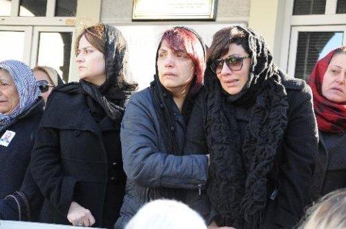 Işın Karaca'dan babasına son bakış - Resim 17