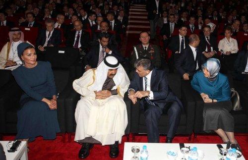 Katar Emiri'nin eşi güzelliğiyle dikkat çekti