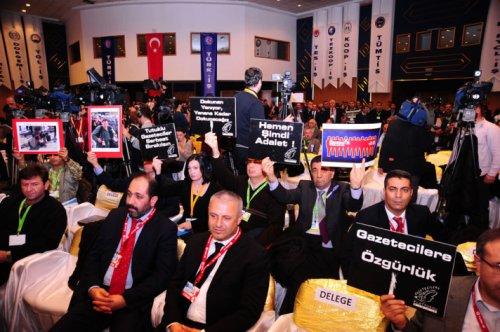 Türk İş kongresinde gergin anlar - Resim 3
