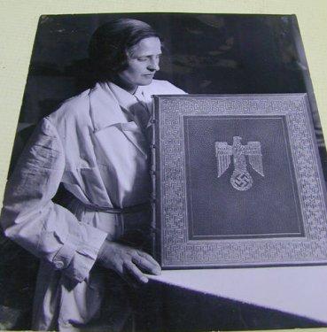 Adolf Hitler'in şahsi eşyaları satışa çıkartıldı - Resim 24