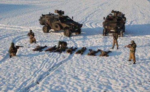 PKK'lı teröristlere şafak baskını  - Resim 1