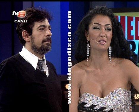 Aslı Kökçe'nin Muhabbet Kralı'ndaki derin dekoltesi