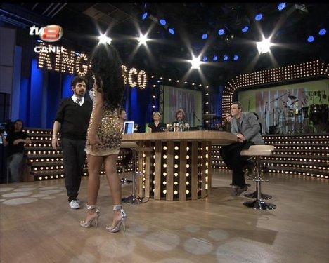 Aslı Kökçe'nin Muhabbet Kralı'ndaki derin dekoltesi