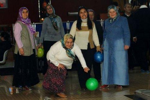 Gecekondulu kadınlar bowlingde - Resim 5