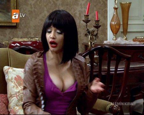 Alemin Kralı Evrim Akın'ın göğüs estetiği sahnesi