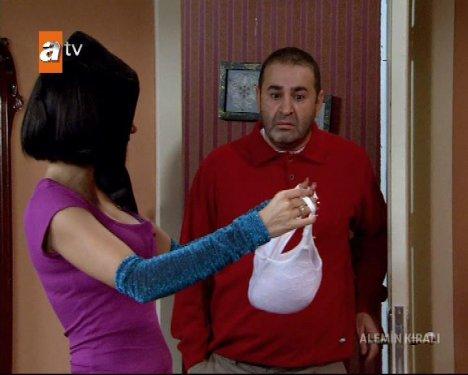 Alemin Kralı Evrim Akın'ın göğüs estetiği sahnesi