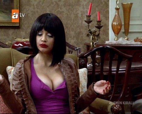 Alemin Kralı Evrim Akın'ın göğüs estetiği sahnesi