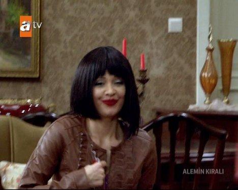 Alemin Kralı Evrim Akın'ın göğüs estetiği sahnesi