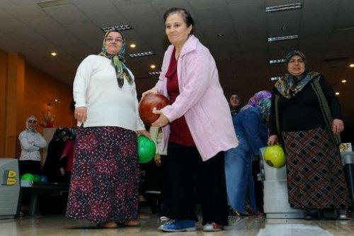 Gecekondulu kadınlar bowlingde - Resim 4