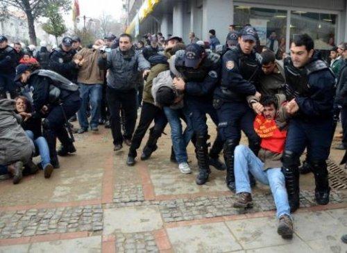 Edirne'de protestocu gençler gözaltına alındı - Resim 1