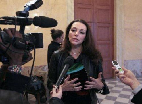 Soykırımı inkar yasasına deri ceketle geldi 