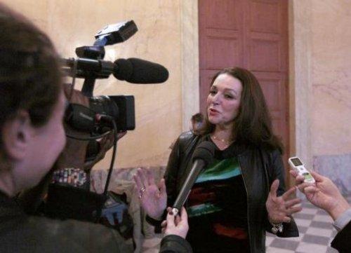 Soykırımı inkar yasasına deri ceketle geldi 