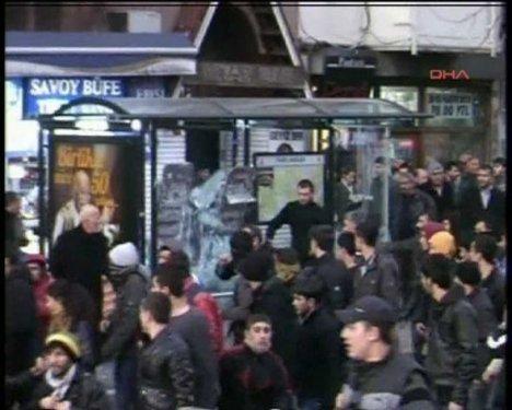BDP'liler Taksim'i savaş alanına çevirdi