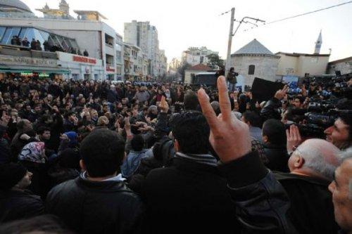 BDP'liler Taksim'i savaş alanına çevirdi