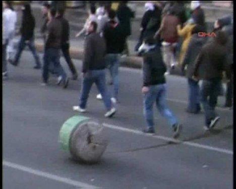 BDP'liler Taksim'i savaş alanına çevirdi