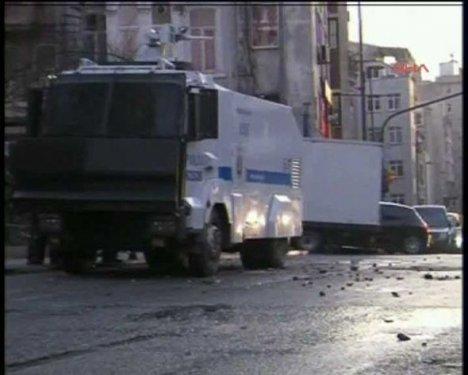 BDP'liler Taksim'i savaş alanına çevirdi