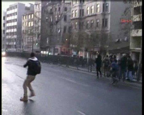 BDP'liler Taksim'i savaş alanına çevirdi