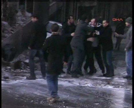 BDP'liler Taksim'i savaş alanına çevirdi