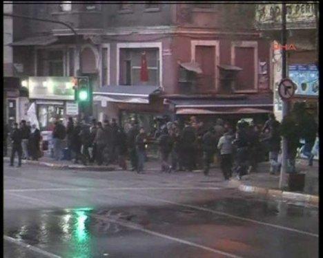 BDP'liler Taksim'i savaş alanına çevirdi