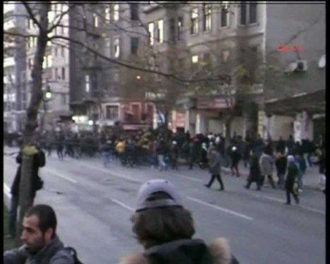 BDP'liler Taksim'i savaş alanına çevirdi