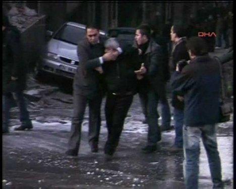 BDP'liler Taksim'i savaş alanına çevirdi