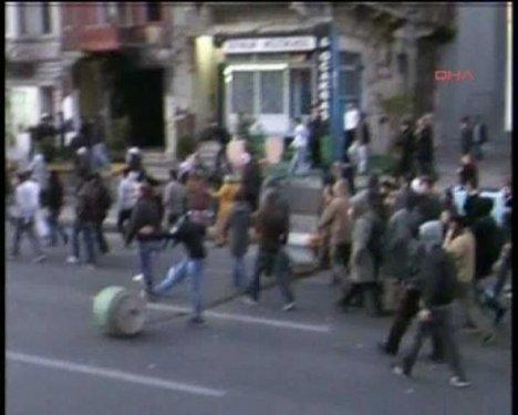 BDP'liler Taksim'i savaş alanına çevirdi