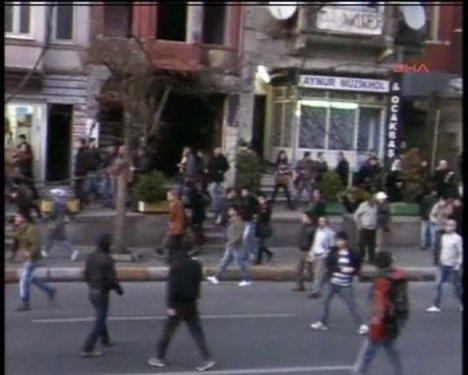 BDP'liler Taksim'i savaş alanına çevirdi