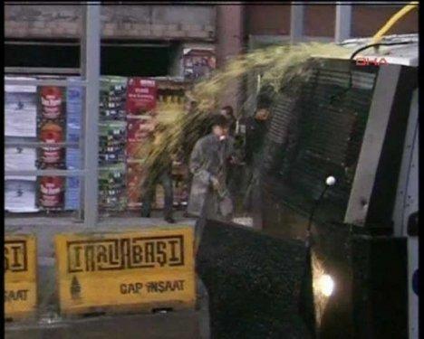 BDP'liler Taksim'i savaş alanına çevirdi