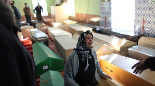 Uludere'de öldürülen köylüler toprağa veriliyor - Resim 12