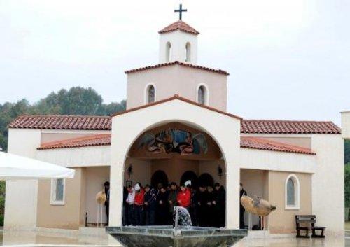 Cemaat camiye sığmayınca Kilise'de namaz kılındı - Resim 2