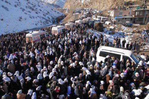 Irak sınırında öldürülen 35 vatandaşın cenazesi kalktı  - Resim 19
