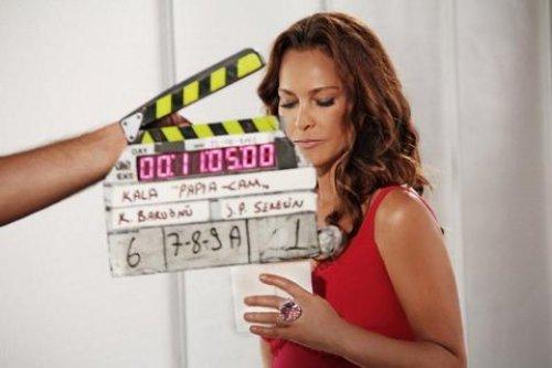 Hülya Avşar'dan iddialı pozlar 