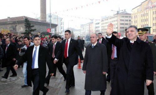 Abdullah Gül'ün yoluna gül döktüler - Resim 2