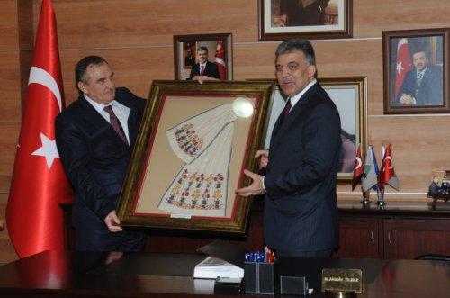 Abdullah Gül'ün yoluna gül döktüler - Resim 4
